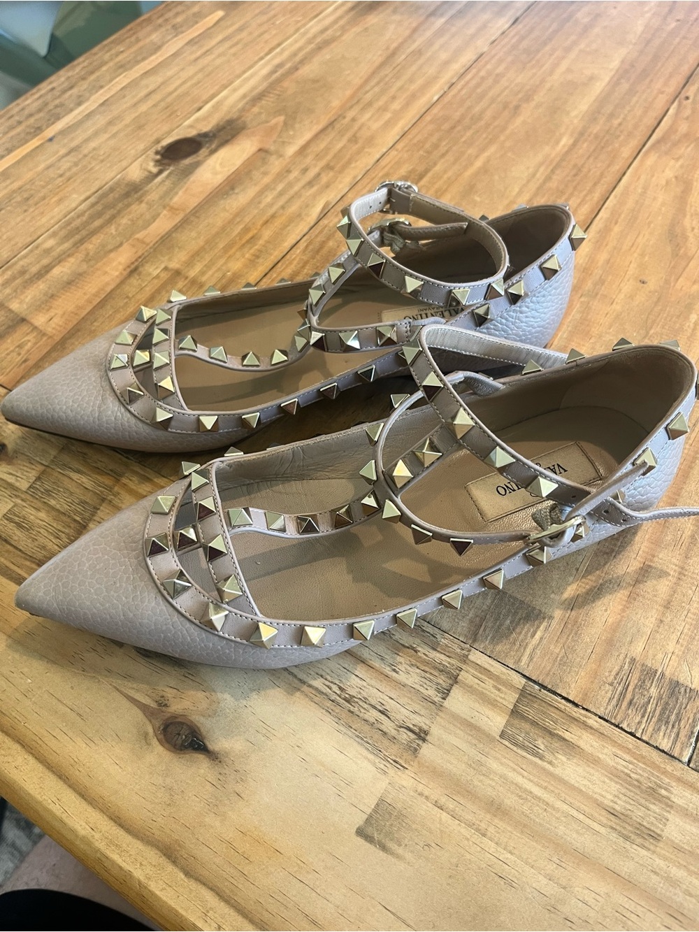 Valentino Garavani Taupe Pyramid-Stud T-Strap Pointed Flats - Picture 2 of 7